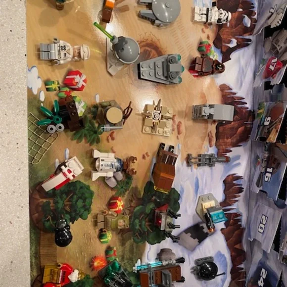 LEGO Star Wars Advent calendar (set # 75097) - Picture 3 of 10